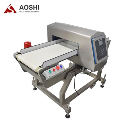 Detektor kovov typu dopravníka